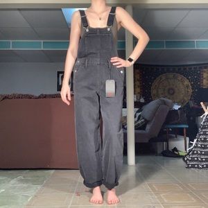 LEVI STRAUSS & CO black jean overalls